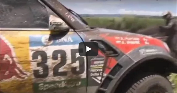 Wspaniały gest Małysza na trasie Dakaru Sport Video   