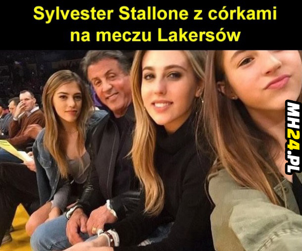 Sylvester Stallone z córkami na meczu Lakersów Obrazki   