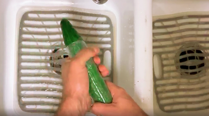 Pornhub stworzył stronkę wypełnioną filmikami ludzi ostro myjących ręce. "Gorąca laska daje się ostro sczyścić na oczach ludzi" - jak w to nie kliknąć? Bez kategorii   