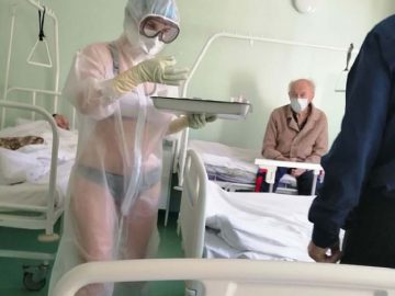 Pielęgniarka w bieliźnie pod prześwitującym kombinezonem "ożywiła" pacjentów, ale dostała reprymendę Obrazki   