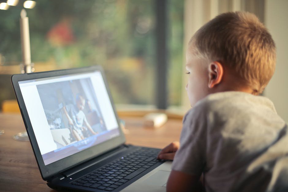 Jak uczyć dziecko korzystania z Internetu? Informacje   